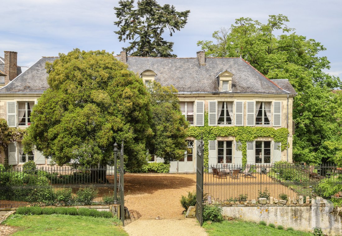 A 19th-century family home set in parkland in Saint-Jean-de-Thouars, Deux-Sèvres - photo  n°5